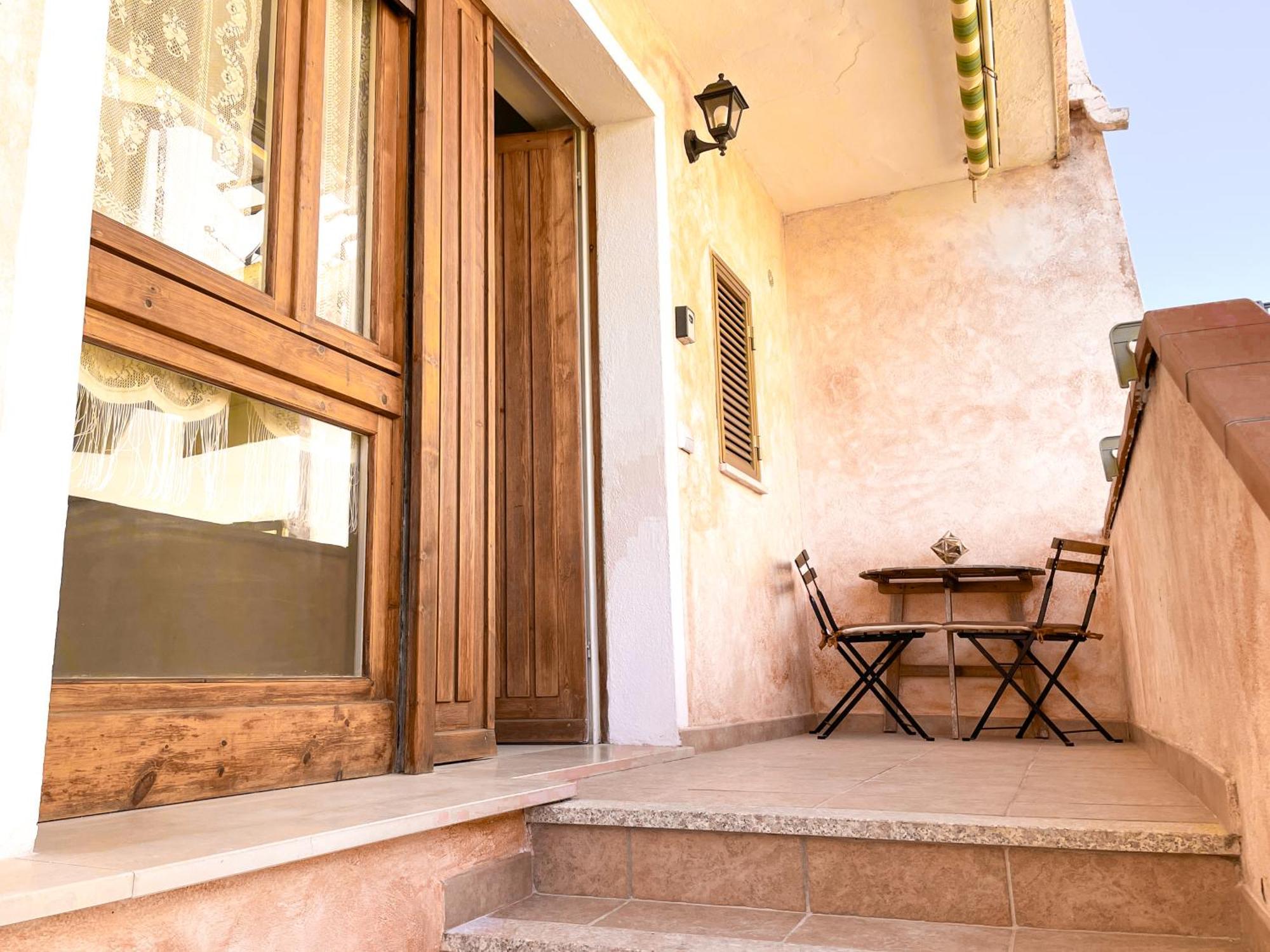 Nuovo Appartamento Ristrutturato In Corte Interna La Maddalena  Extérieur photo